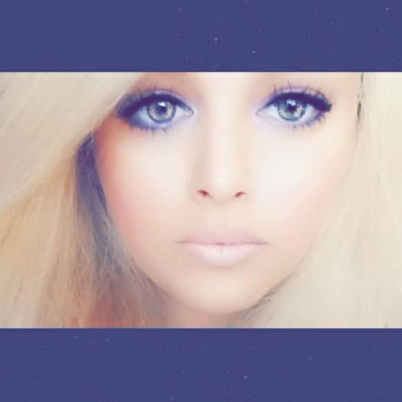 Meet your Posher, Cass - Picture 1 of 5